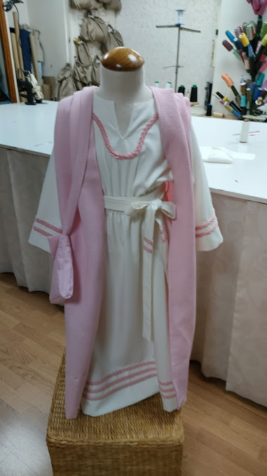 Traje de hebreo en rosa empolvado y crudo confeccionado a medida