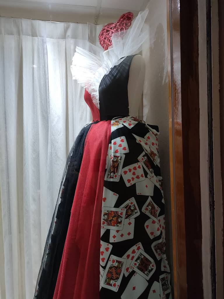 Vestido temático tipo Reina de Corazones confeccionado a medida